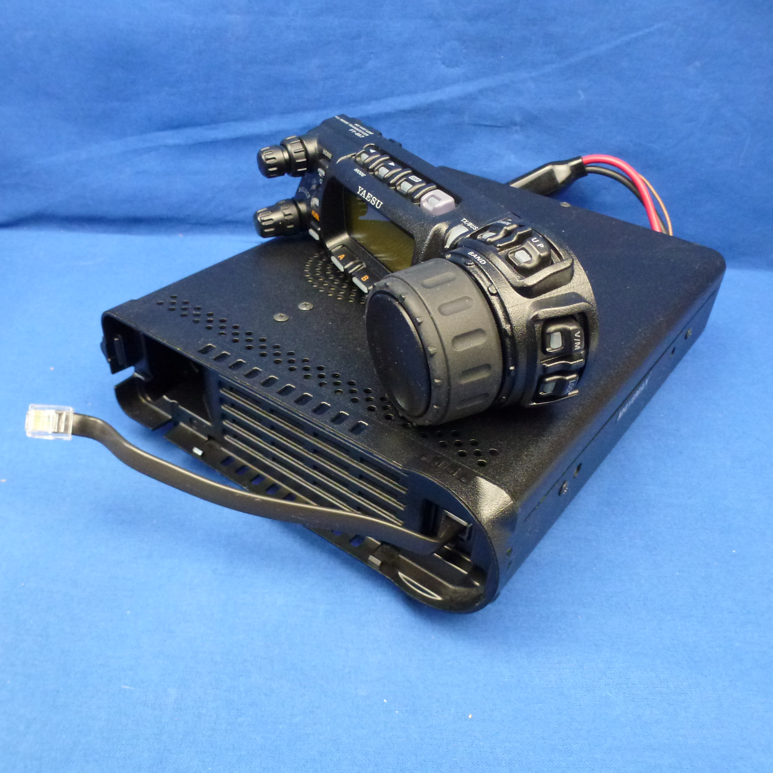 中古品】FT-857DM （FT857DM) 程度【C】附属品【箱/電源ケーブル