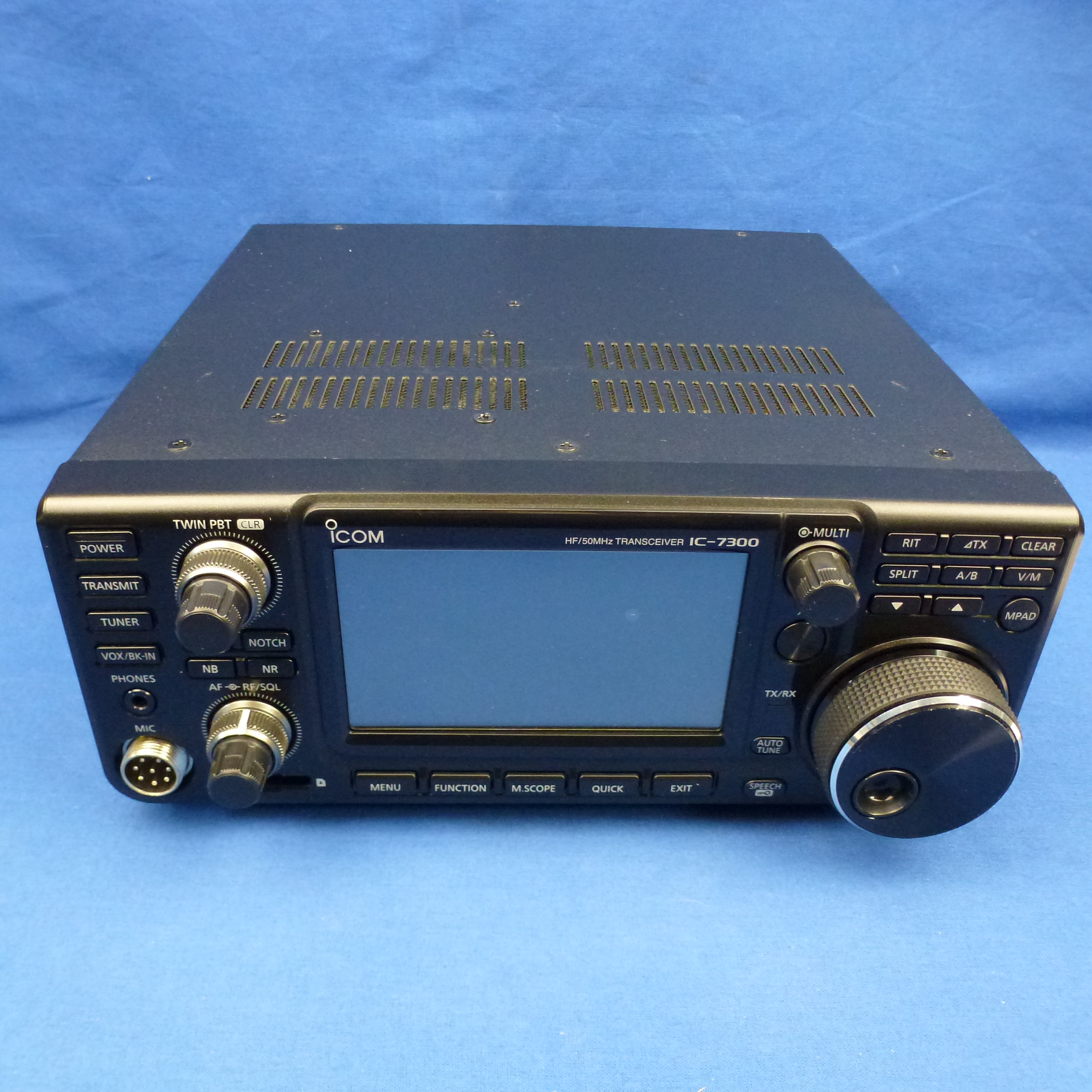 中古品】IC-7300 （IC7300) 程度【C】附属品【箱/電源ケーブル/マイク