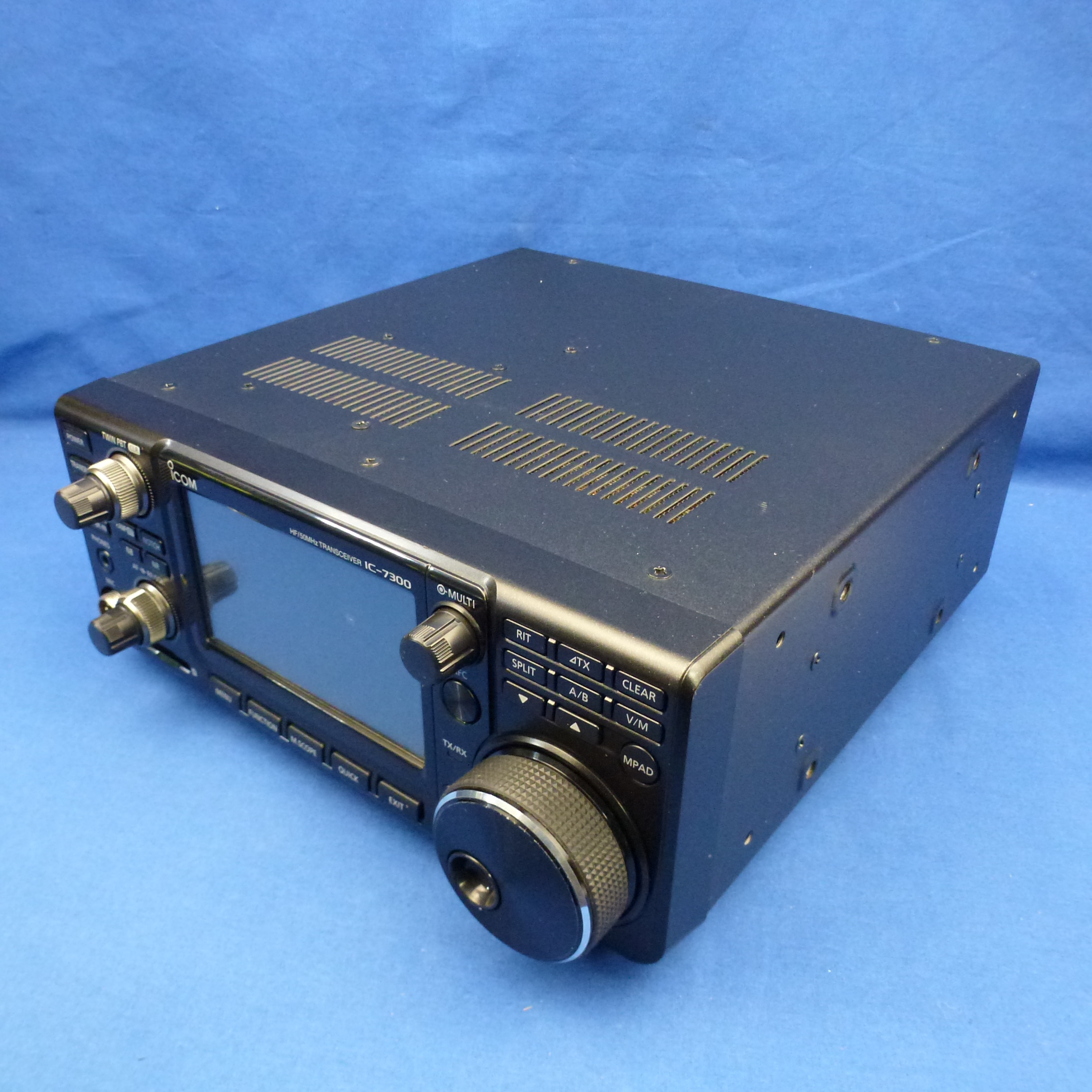 C*O様 IC-7300 ジャンク 中古品】IC-7300 （IC7300) 程度【C】附属品【箱/電源ケーブル/マイク