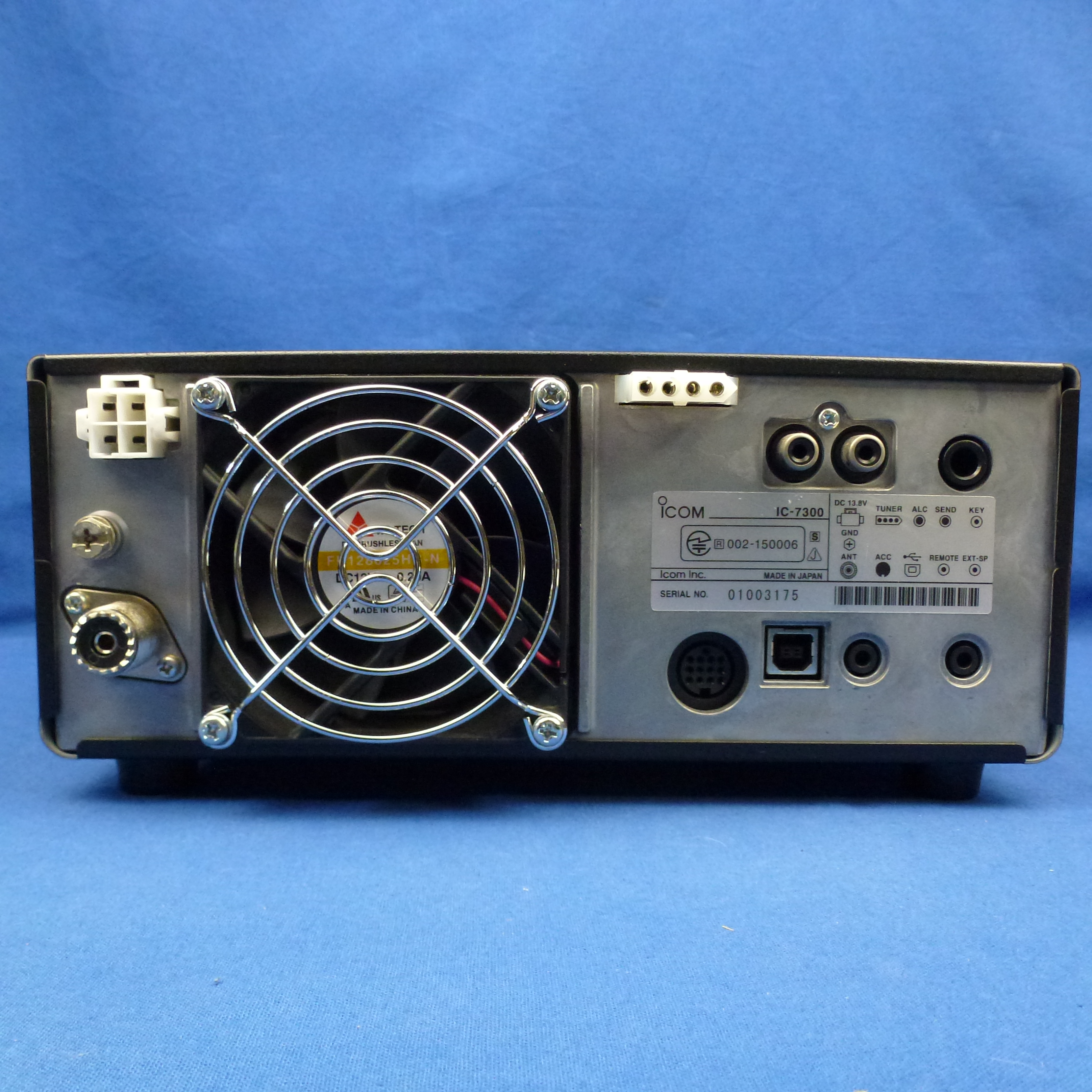 中古品】IC-7300 （IC7300) 程度【C】附属品【箱/電源ケーブル/マイク