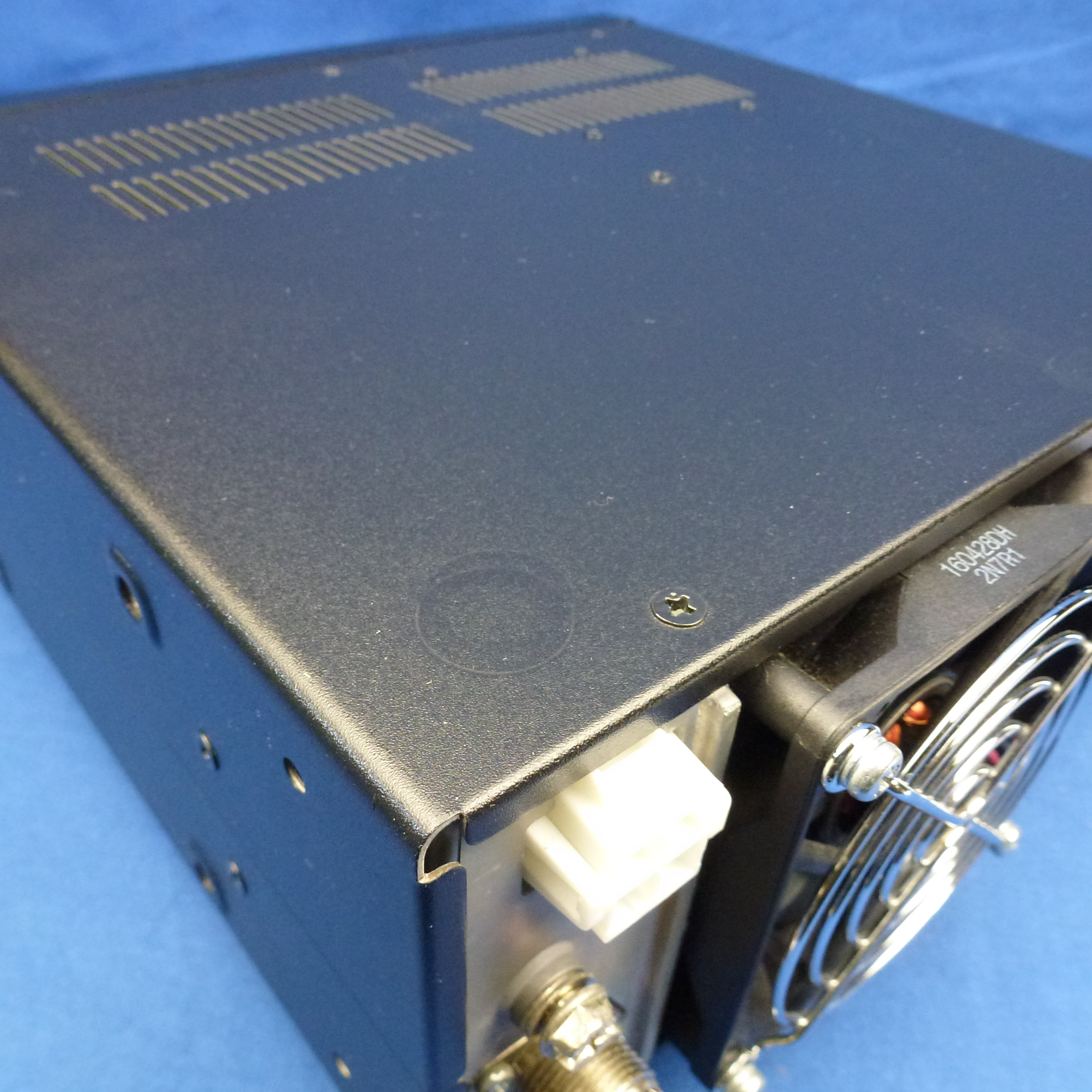 中古品】IC-7300 （IC7300) 程度【C】附属品【箱/電源ケーブル/マイク
