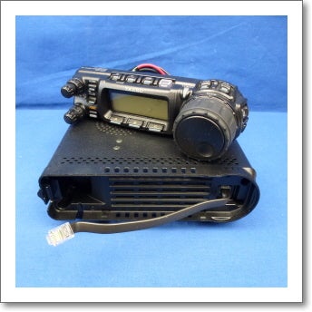 中古品】FT-857DM （FT857DM) 程度【C】附属品【箱/電源ケーブル