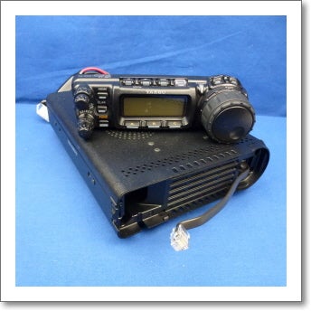 中古品】FT-857DM （FT857DM) 程度【C】附属品【箱/電源ケーブル
